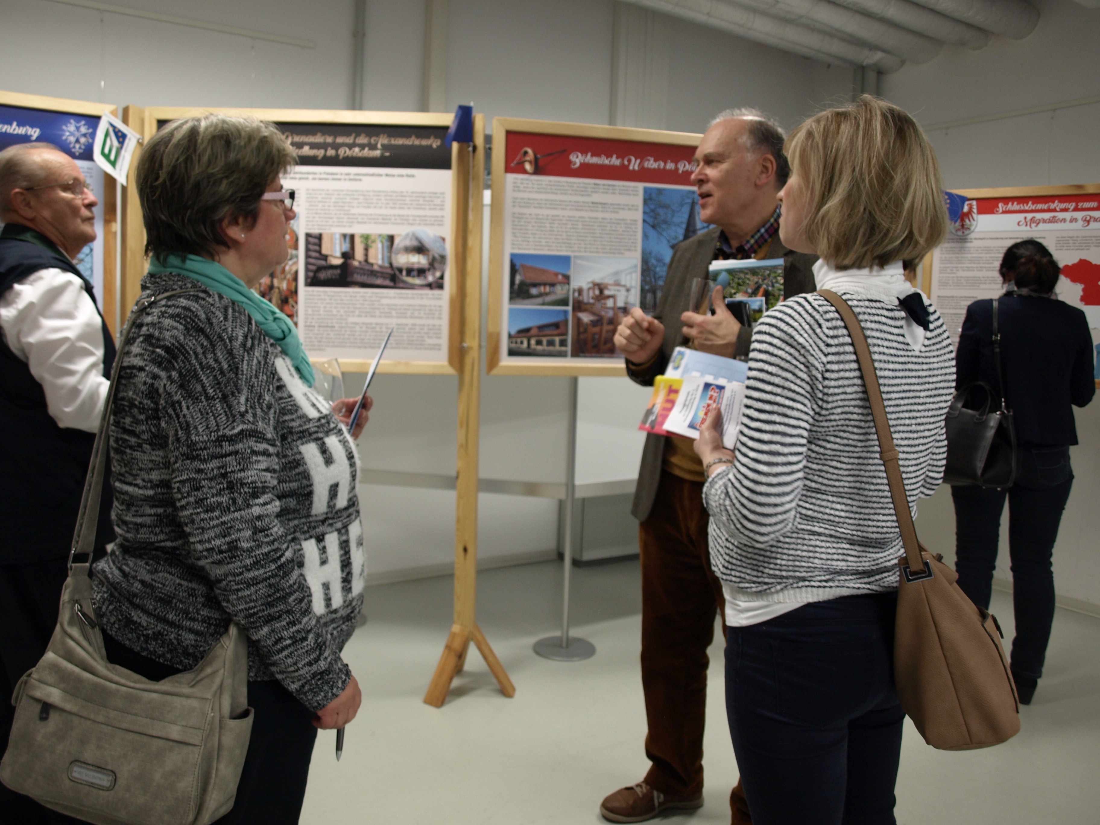 Hr Balint im Gesprch mit Besuchern